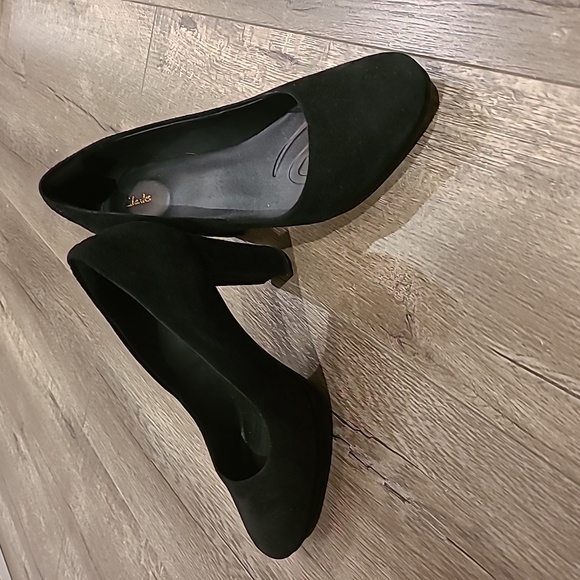 Heels - Picture 3 of 4